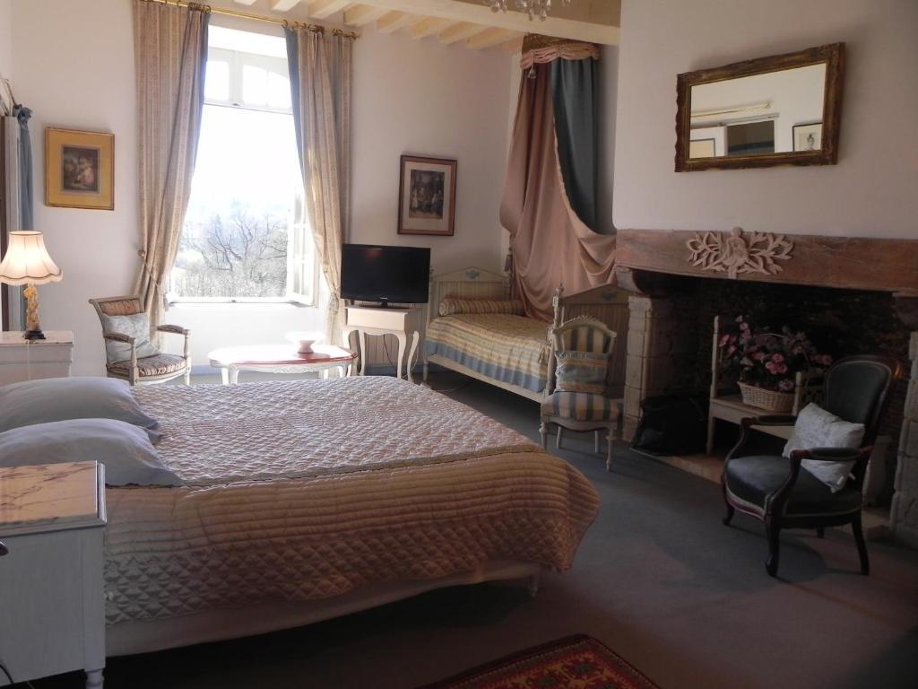 Chateau Du Bois Glaume Poligne Room photo